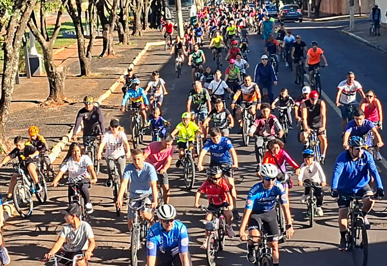 Passeio ciclístico mobiliza dezenas de participantes