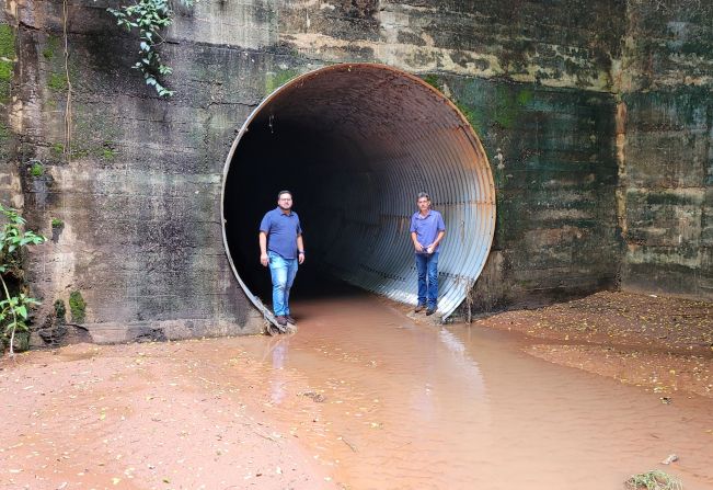 Prefeitura vistoria córrego Afonso XIII para iniciar obras em erosão