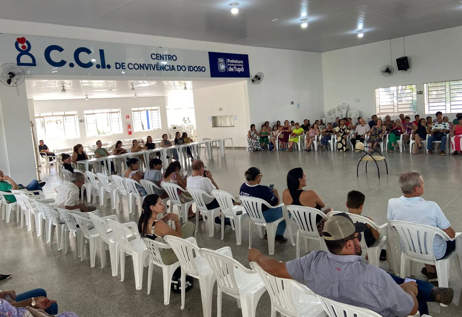 Apresentação de dança circular do CCI recebe elogios do público