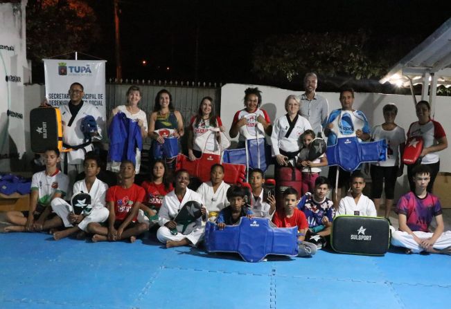 Prefeitura de Tupã doa material de treino para tae-kwon-do do GAV