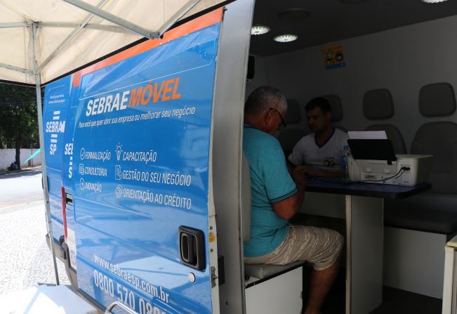 Unidade Móvel do Sebrae orienta MEIs de Tupã