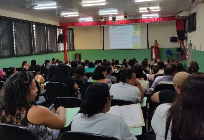 Profissionais da Educação participam de capacitação para manipulação de alimentos