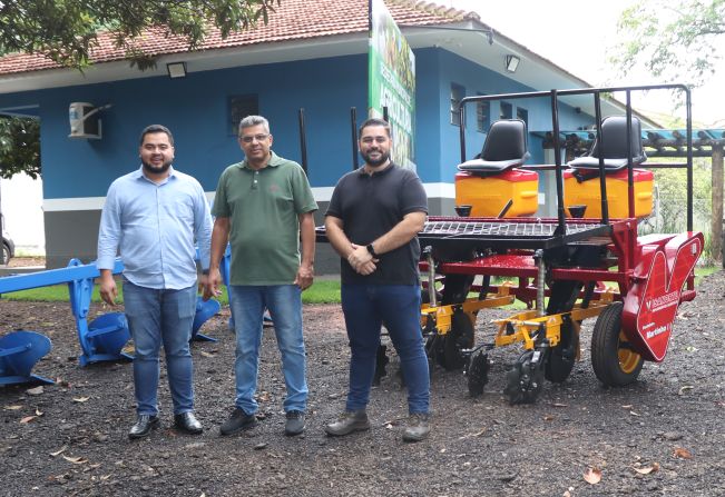 Agricultura recebe plantadeira nova para compor frota da Patrulha Rural
