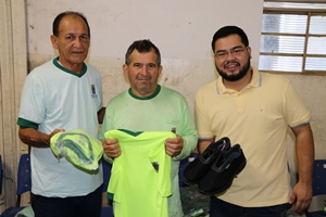Prefeitura entrega novos uniformes aos servidores