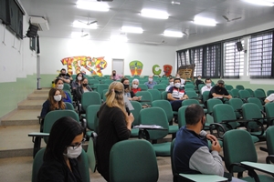 Prefeitura se reúne com proprietários e representantes de supermercados