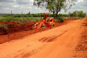 Prefeitura elimina areião na Estrada do Picadão