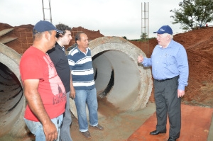 Manoel Gaspar visita “in loco” a reforma da vicinal Tupã-Quatá
