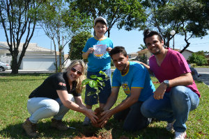 Prefeitura celebra Dia da árvore doando mudas mil árvores nativas