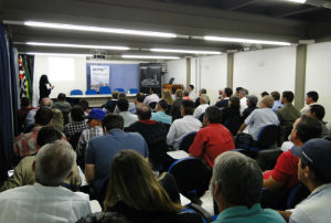 Plantadores de mandioca conhecem dados estatísticos sobre o cenário da raiz