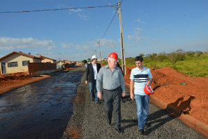 Prefeito Gaspar visitou obras no conjunto habitacional João Paulo II