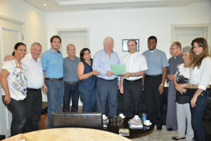 Gaspar recebe Bispo e pede orações para que Brasil supere momento econômico difícil