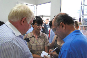 Prefeito reforça pedidos para governador durante visitas a região