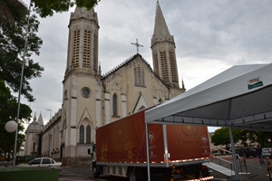 Caminhão do tour de combate ao câncer de pele está hoje em Tupã