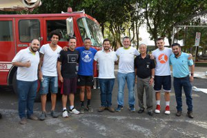 Caio Aoqui recebe Yago Mateus;* campeão da NBB