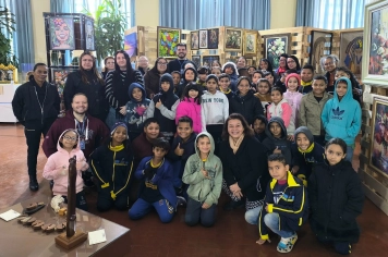 Alunos da rede municipal visitam 21º Salão de Belas Artes