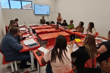 Educação municipal promove formação sobre Educação Digital e Midiática para gestores escolares