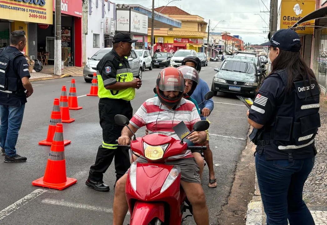 Ação educativa orienta motociclistas e reforça segurança no trânsito em Tupã