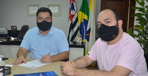 Prefeito Caio sanciona lei para padronização da fiação aérea